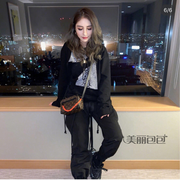MINI SOFT TRUNK 这个lv软盒子包有点酷！