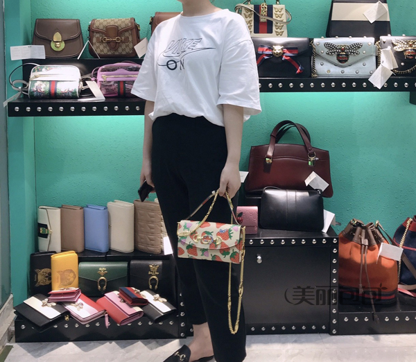 2019年夏天背什么迷你包？时髦女孩都选了这17款