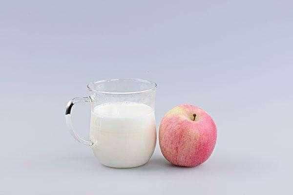 苹果和牛奶减肥吃完后有什么反应_苹果牛奶减肥法复食吃什么_苹果牛奶减肥后复食