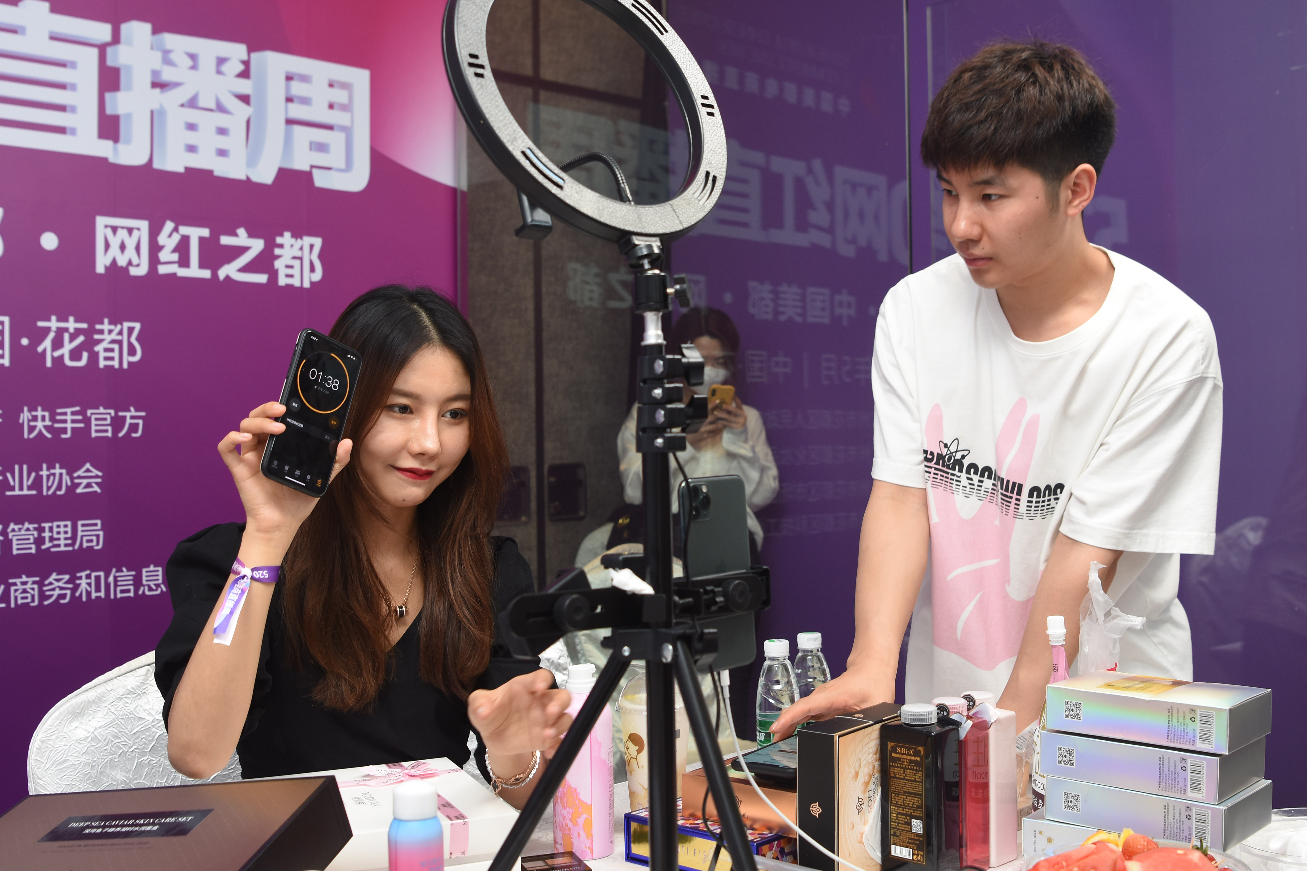化妆品行业怎么入行_化妆品行业数据分析_化妆品行业