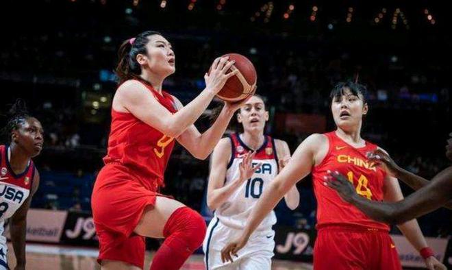 中国男女篮启程去杭州备战亚运：男篮满员 女篮仅差李梦即将回国_男篮回访_巾国男篮