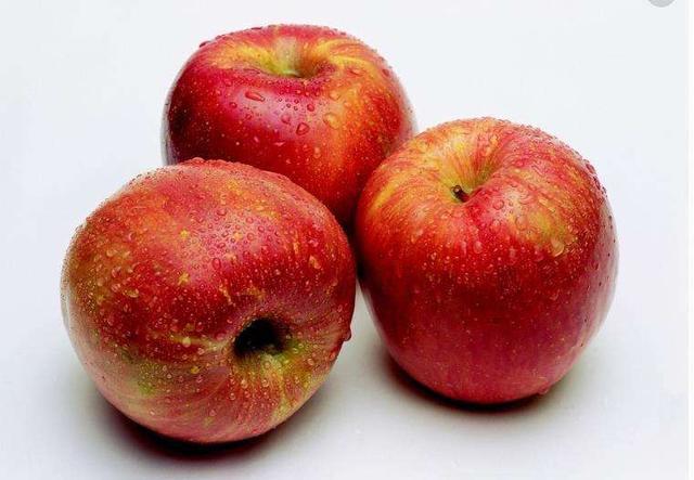 早上空腹吃苹果当早餐_早上空腹吃苹果最好_苹果早上空腹吃好吗