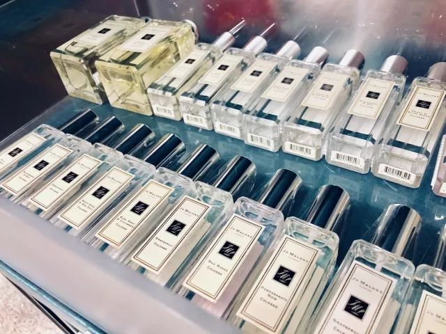 圣罗兰官方旗舰店是正品吗_圣罗兰彩妆官方旗舰店_旗舰彩妆官方店圣罗兰多少钱