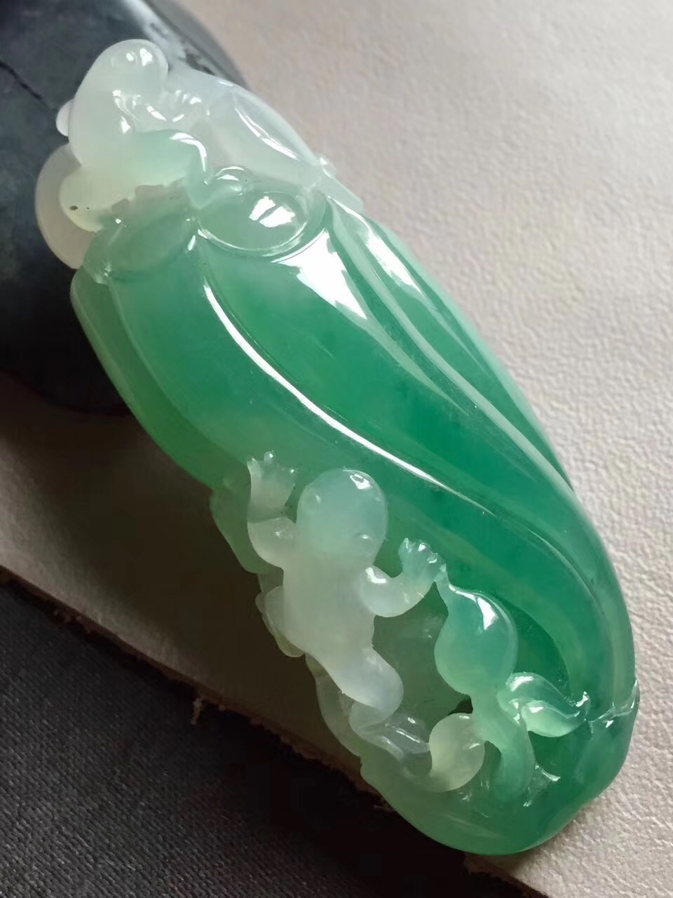 翡翠新坑玻璃种会起光吗_老坑玻璃种翡翠_翡翠老坑玻璃种