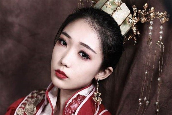 眼影如何挑选_眼影颜色挑选_怎么选眼影的颜色