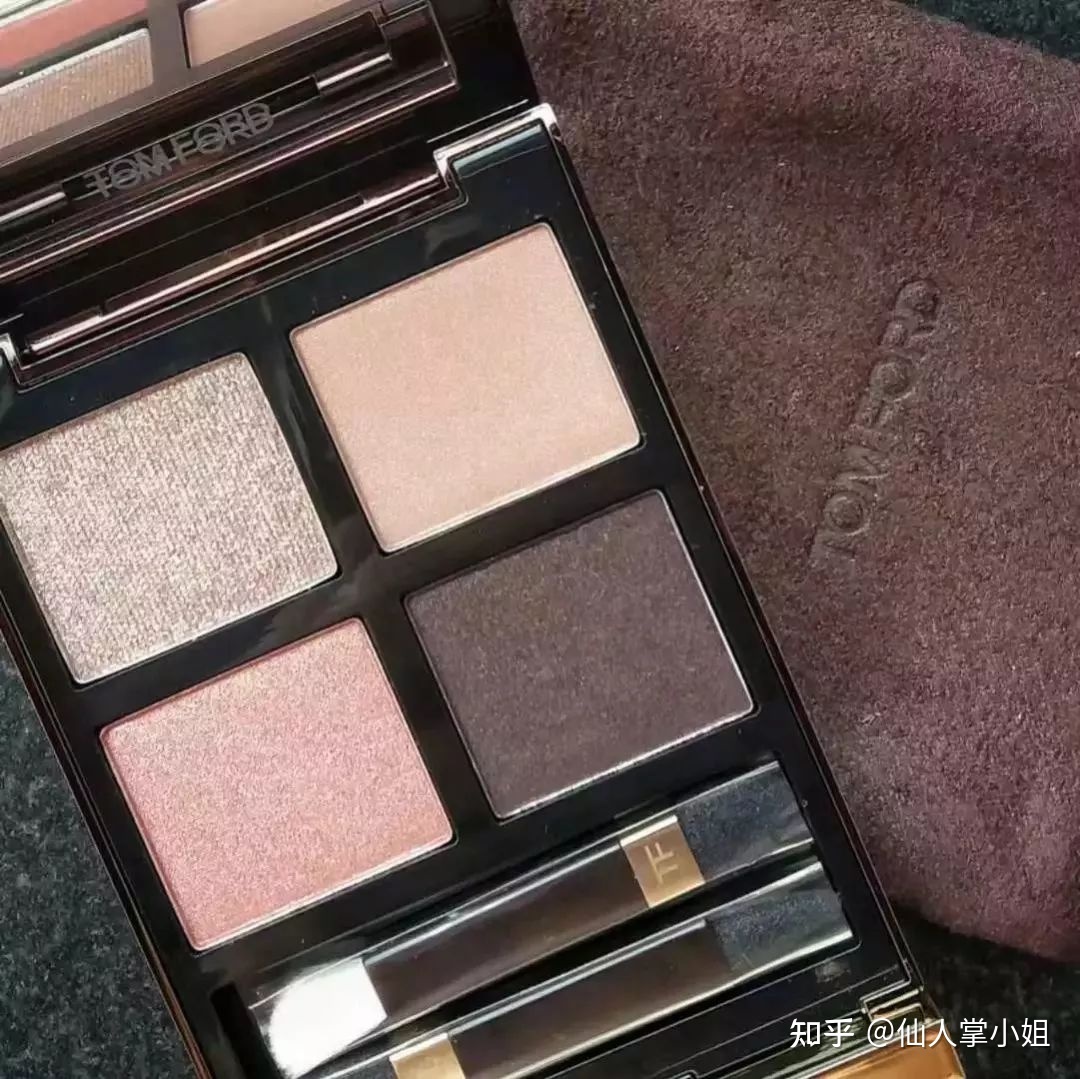 化妆眼影的画法视频教程_初学者化妆怎样画眼影 日常适_者化妆眼影适初学日常画吗