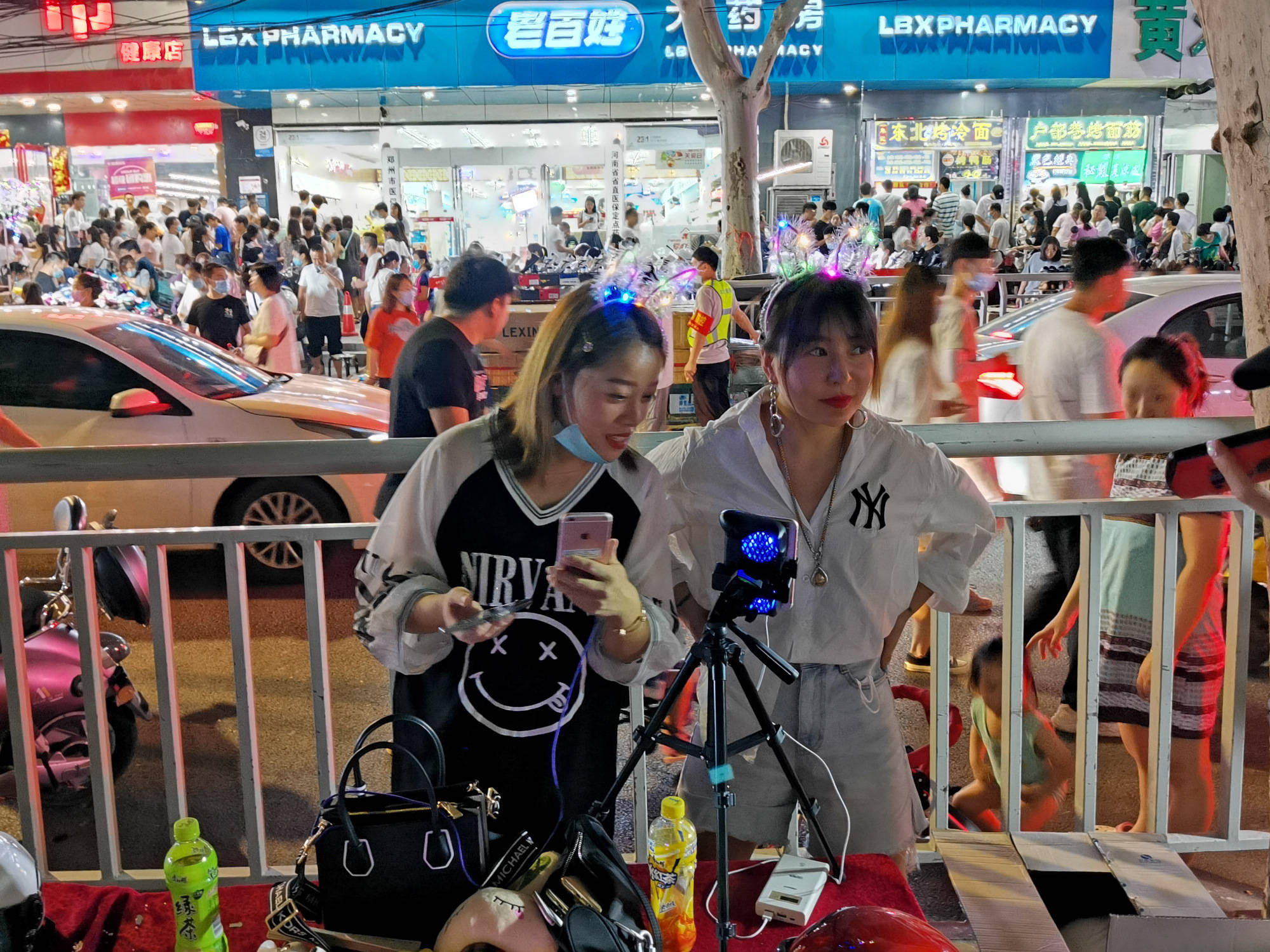 衣服批发价是多少_卖的衣服是批发价的几倍_批发价格衣服