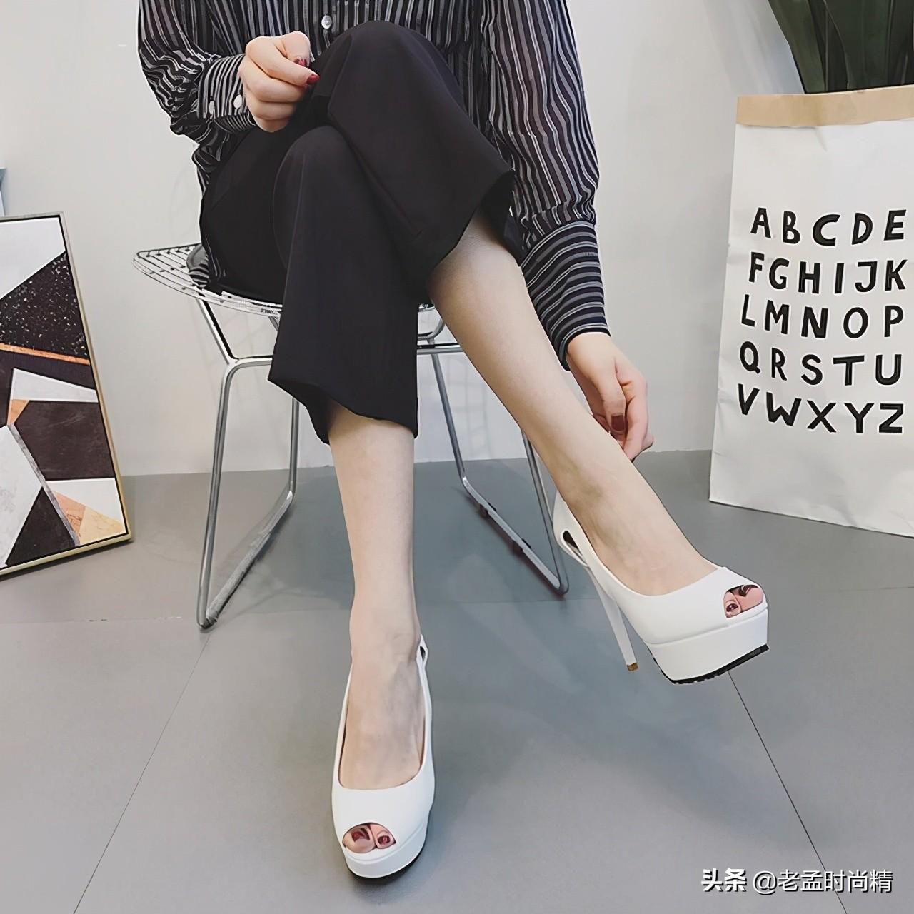 鱼嘴坡跟凉鞋_鱼嘴凉鞋磨脚怎么办小窍门_鱼嘴凉鞋女单鞋