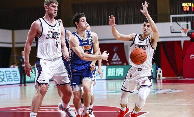 辽宁首钢vs广东_cba第一阶段排名：辽宁不败排榜首 首钢第二广东第三_首钢和广东