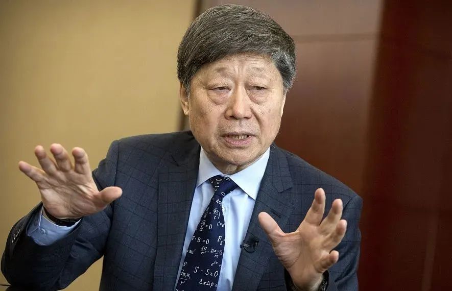 张瑞敏砸冰箱案例分析_张瑞敏砸冰箱的素材_张瑞敏砸冰箱时间
