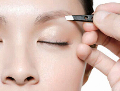 眉毛的修法步骤图解_眉毛修剪方法男_男修眉毛的技巧图解