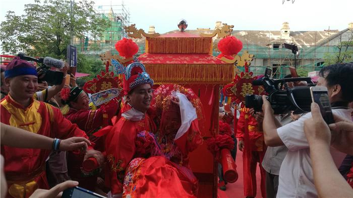 婚妙礼节服装均中式  古典婚礼在广西防城港市惊艳亮相