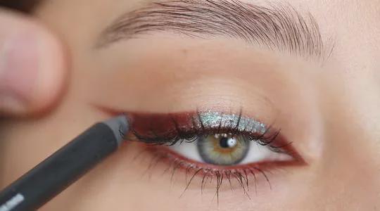 猫眼妆化妆教程视频_猫眼化妆怎么画眼线_化妆猫眼画法