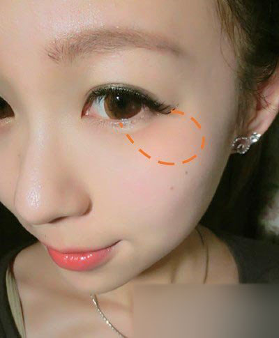 打造魅惑韩式猫眼妆7