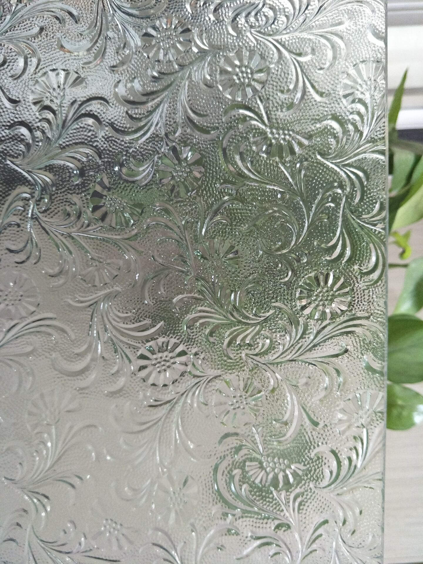 海棠花纹玻璃_压花玻璃海棠花_玻璃海棠花瓣干边是怎么回事