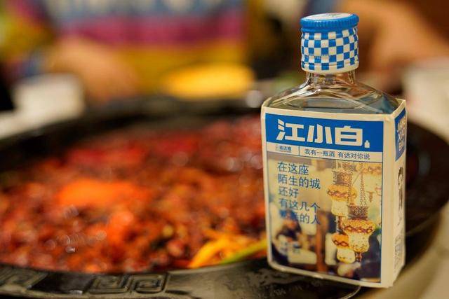 江小白酒的包装上的话_小包装的白酒_江水白酒瓶子上的话