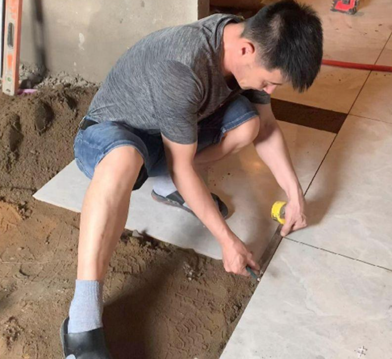 卧室地板砖多大的好看_房间铺多大的地砖好_卧室地板砖贴多大规格