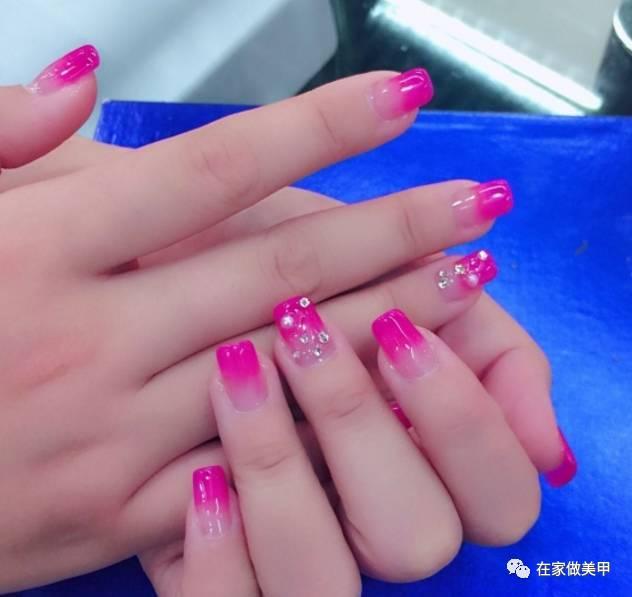 美女性感美甲_性感美甲美女图片_性感的美甲图大全长甲