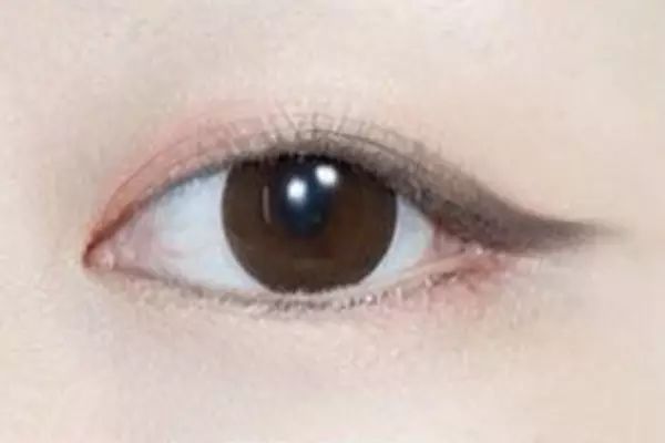 化淡妆眼线的画法_淡妆眼线怎么画_淡妆眼线笔