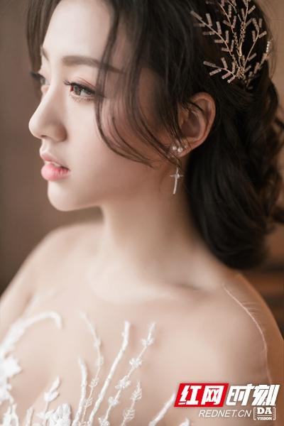 新娘跟妆师去哪里找_找一个新娘跟妆师一般多少钱_新娘跟妆师要自己准备饰品是吗