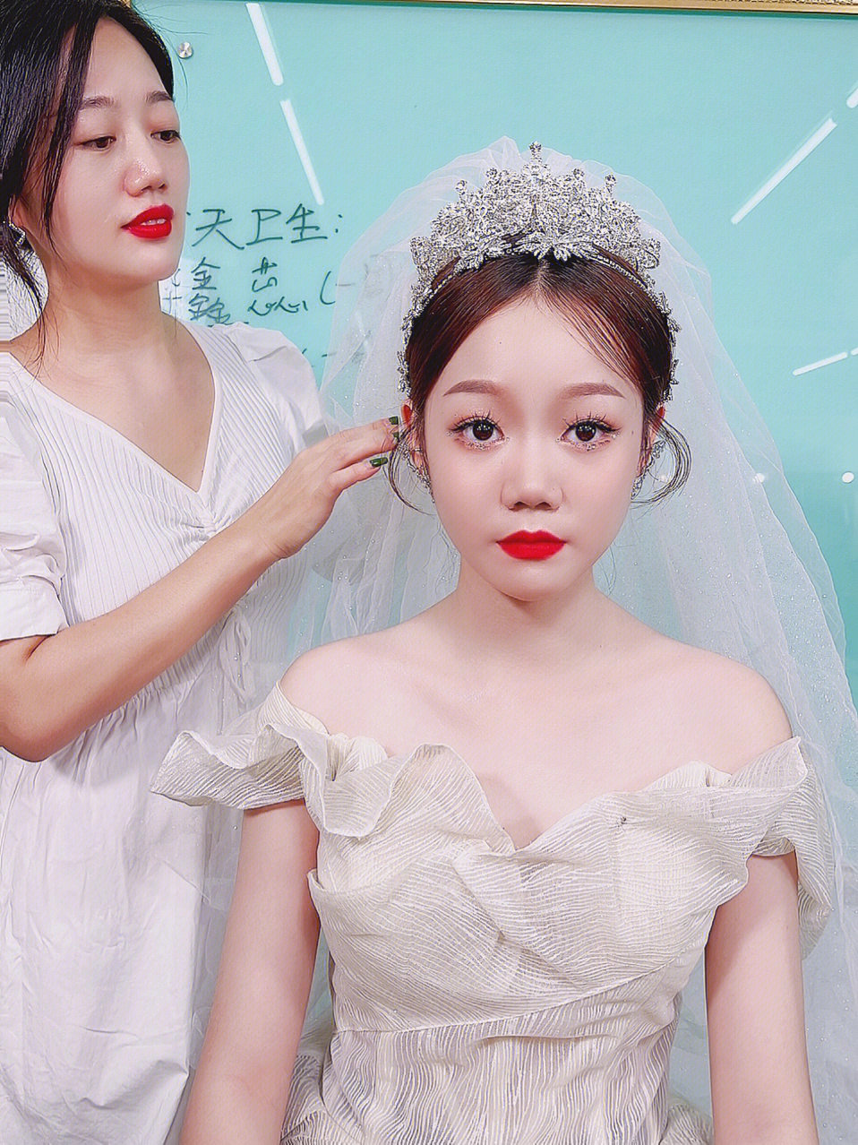 新娘跟妆培训学校_新娘跟妆去学校学好还是店里_新娘跟妆培训学校哪个学校好