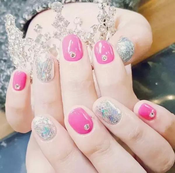 成都学化妆美甲_成都化妆美甲培训职业学校_成都化妆美甲专业学校有哪些