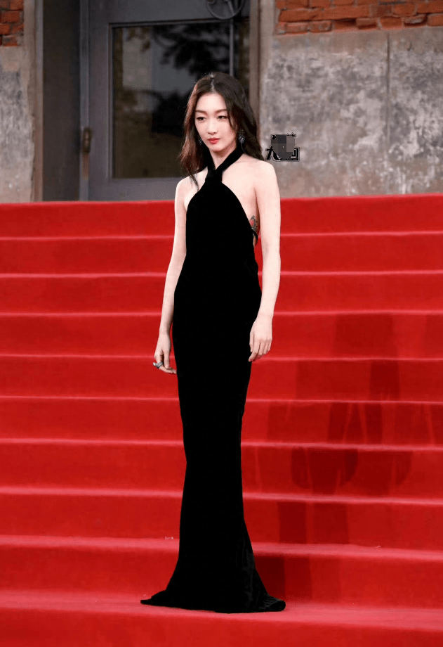 黑天鹅妆容图片_天鹅妆容图片黑色_天鹅妆容图片黑暗