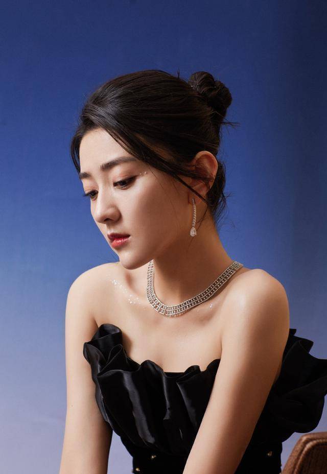 天鹅妆容图片黑色_天鹅妆容图片黑白_黑天鹅妆容图片