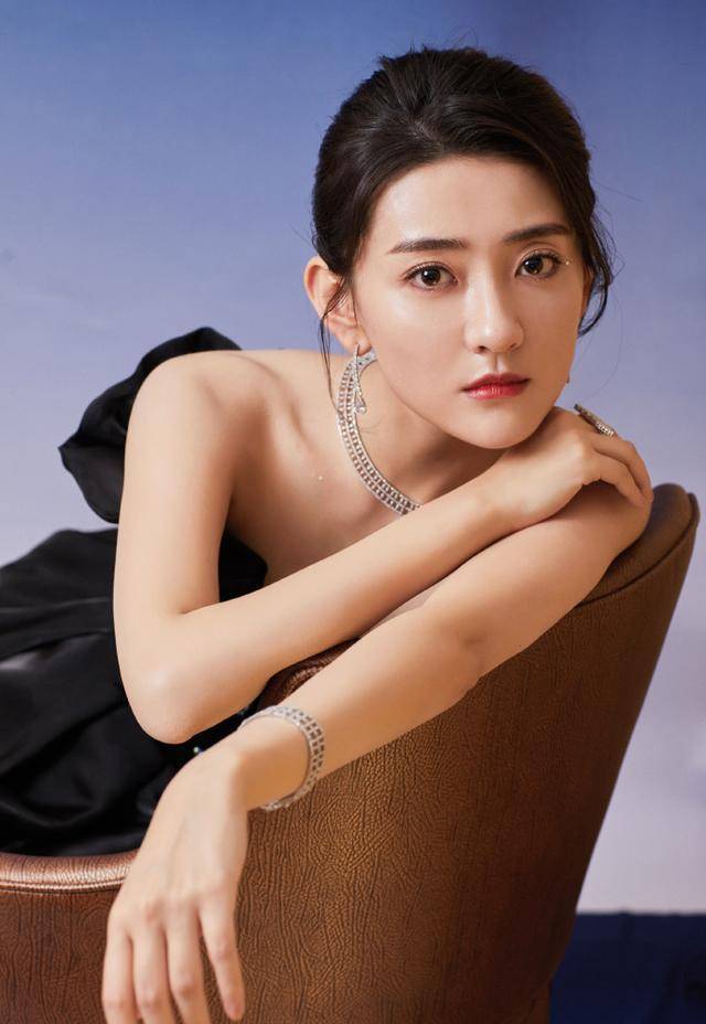 黑天鹅妆容图片_天鹅妆容图片黑白_天鹅妆容图片黑色