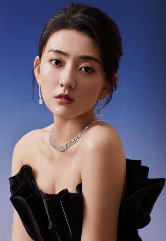 天鹅妆容图片黑色_黑天鹅妆容图片_天鹅妆容图片黑白