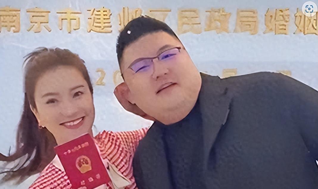 网红化妆视频教程_化妆厉害的网络红人_网络红人化妆视频