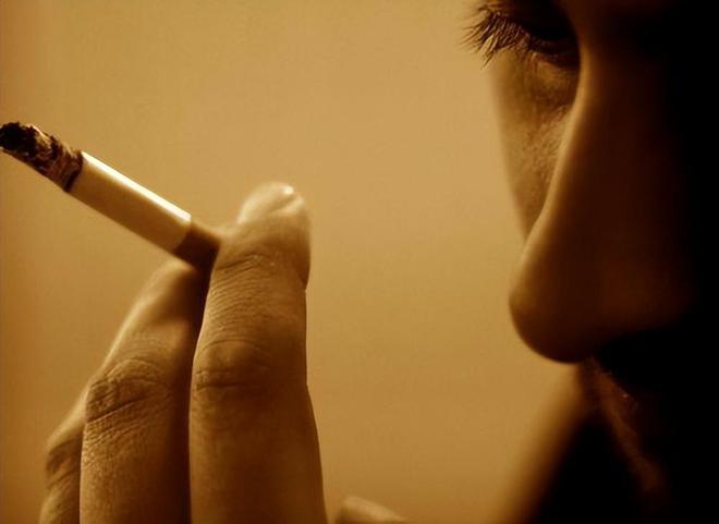 香烟寂寞图片_寂寞香烟多少钱一包_香烟寂寞孤独图片大全
